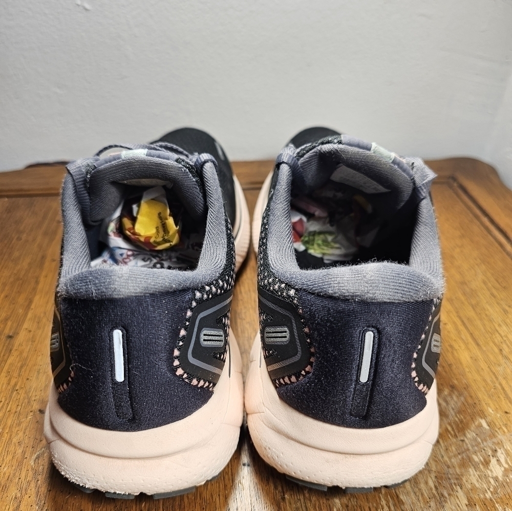 Brooks Ghost 14 Running Shoes Women's Size 11it have a little tear inside the s - Picture 4 of 8